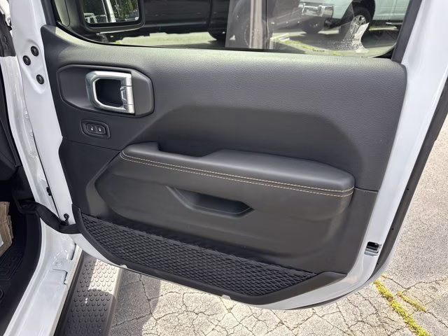 2026 Bright White Clearcoat Jeep Wrangler Sahara 4X4 Convertible