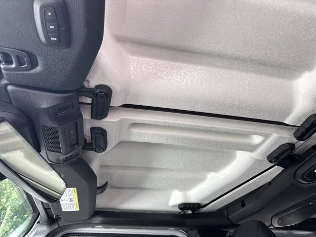 2026 Bright White Clearcoat Jeep Wrangler Sahara 4X4 Convertible