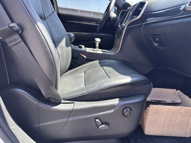 2015 Bright White Clearcoat Jeep Grand Cherokee Overland 4X4 SUV