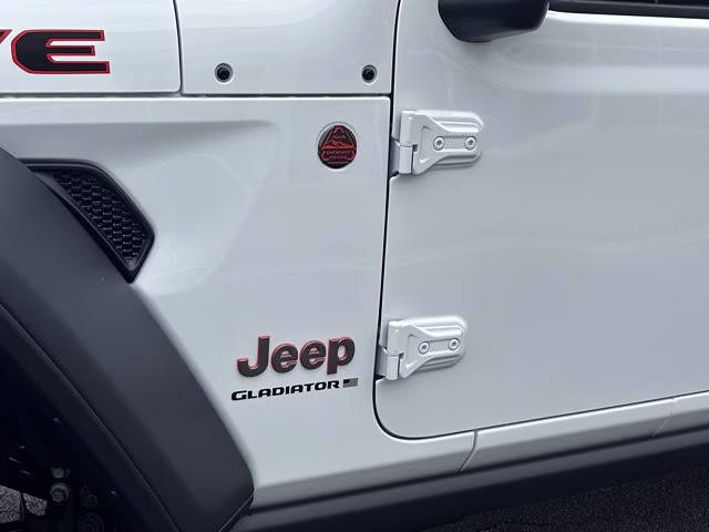 2026 Bright White Clearcoat Jeep Gladiator Mojave 4X4 Truck