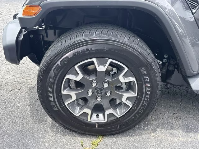 2026 Granite Crystal Metallic Clearcoat Jeep Wrangler Sahara 4X4 Convertible