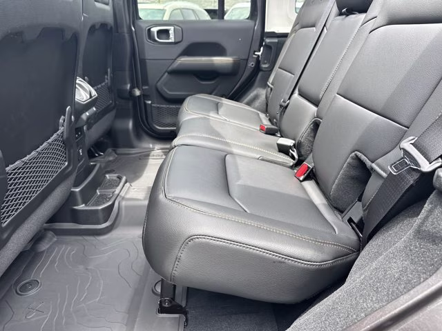 2026 Granite Crystal Metallic Clearcoat Jeep Wrangler Sahara 4X4 Convertible