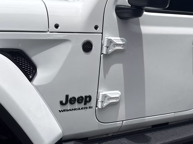 2026 Bright White Clearcoat Jeep Wrangler Sahara 4X4 Convertible