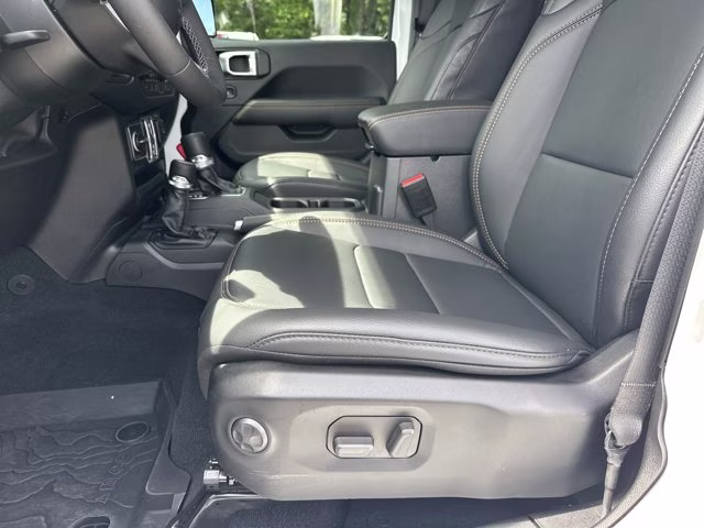 2026 Bright White Clearcoat Jeep Wrangler Sahara 4X4 Convertible