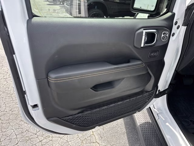 2026 Bright White Clearcoat Jeep Wrangler Sahara 4X4 Convertible