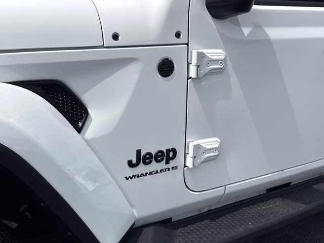 2026 Bright White Clearcoat Jeep Wrangler Sahara 4X4 Convertible