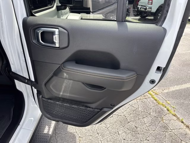2026 Bright White Clearcoat Jeep Wrangler Sahara 4X4 Convertible