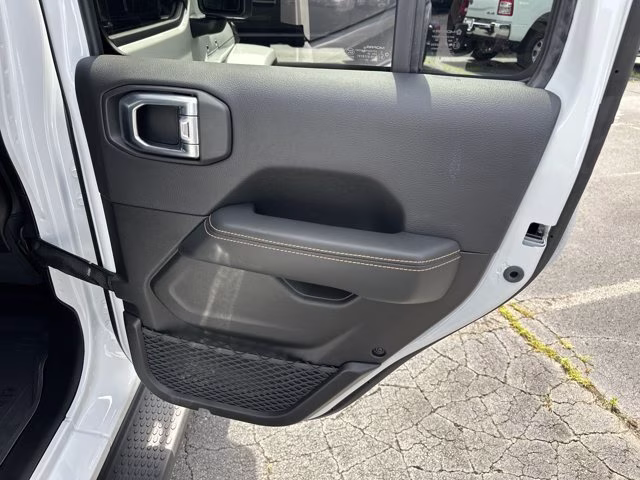 2026 Bright White Clearcoat Jeep Wrangler Sahara 4X4 Convertible