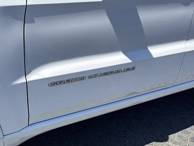 2015 Bright White Clearcoat Jeep Grand Cherokee Overland 4X4 SUV