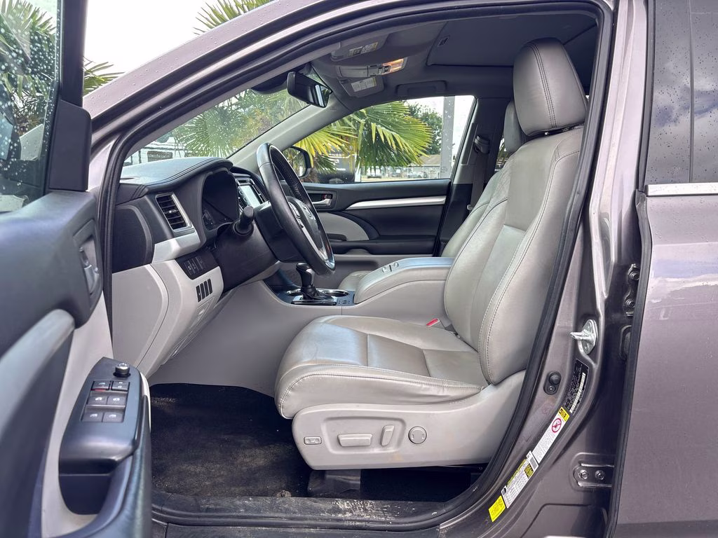 2019 Predawn Gray Mica Toyota Highlander XLE AWD SUV
