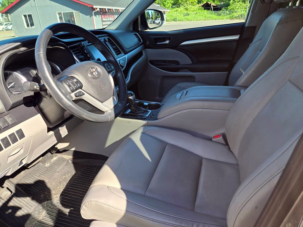 2019 Predawn Gray Mica Toyota Highlander XLE AWD SUV