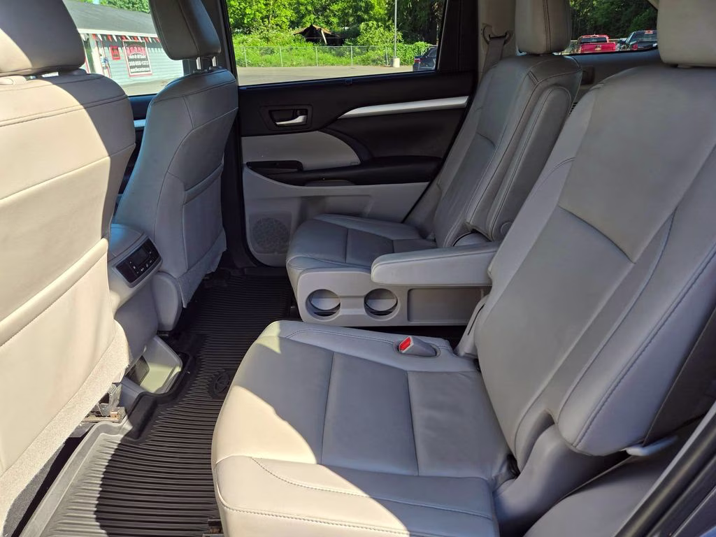 2019 Predawn Gray Mica Toyota Highlander XLE AWD SUV
