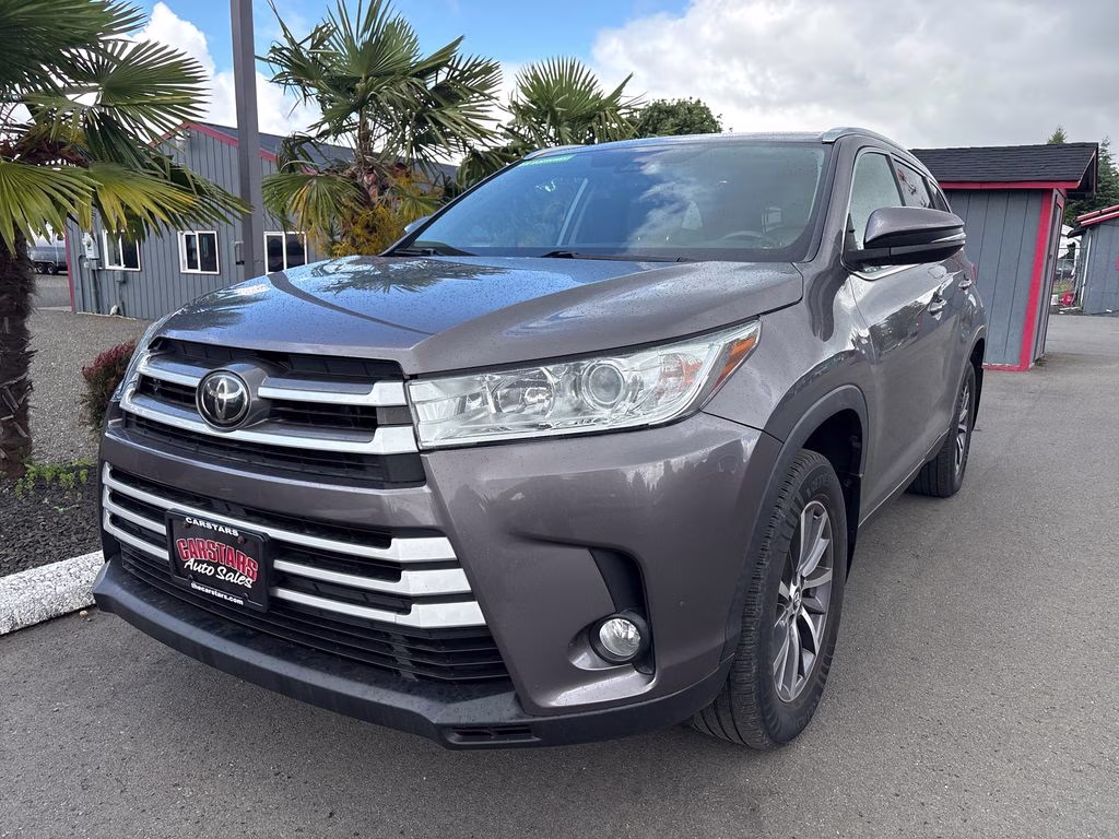 2019 Predawn Gray Mica Toyota Highlander XLE AWD SUV
