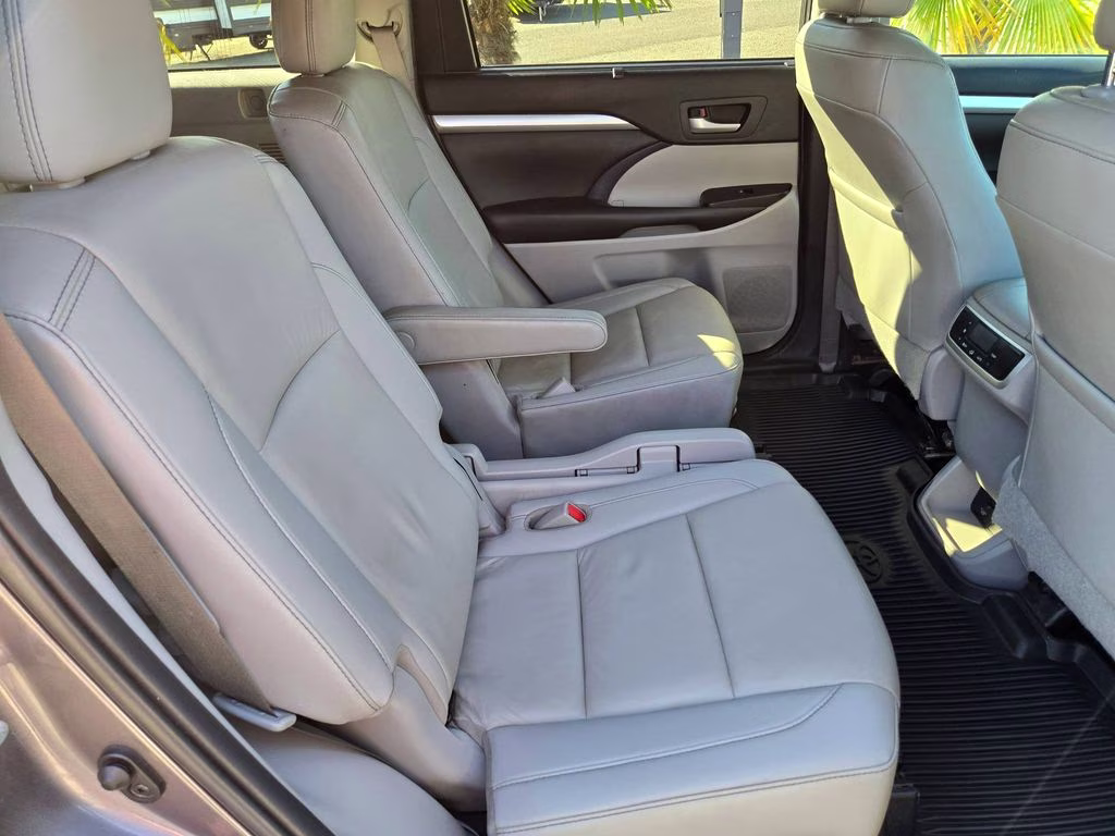 2019 Predawn Gray Mica Toyota Highlander XLE AWD SUV