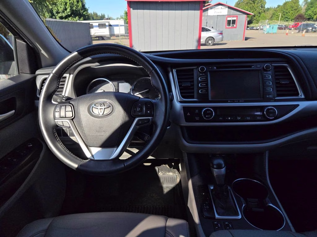 2019 Predawn Gray Mica Toyota Highlander XLE AWD SUV