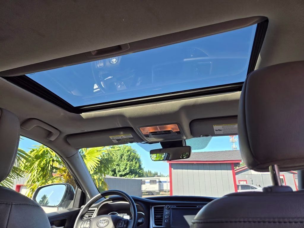 2019 Predawn Gray Mica Toyota Highlander XLE AWD SUV