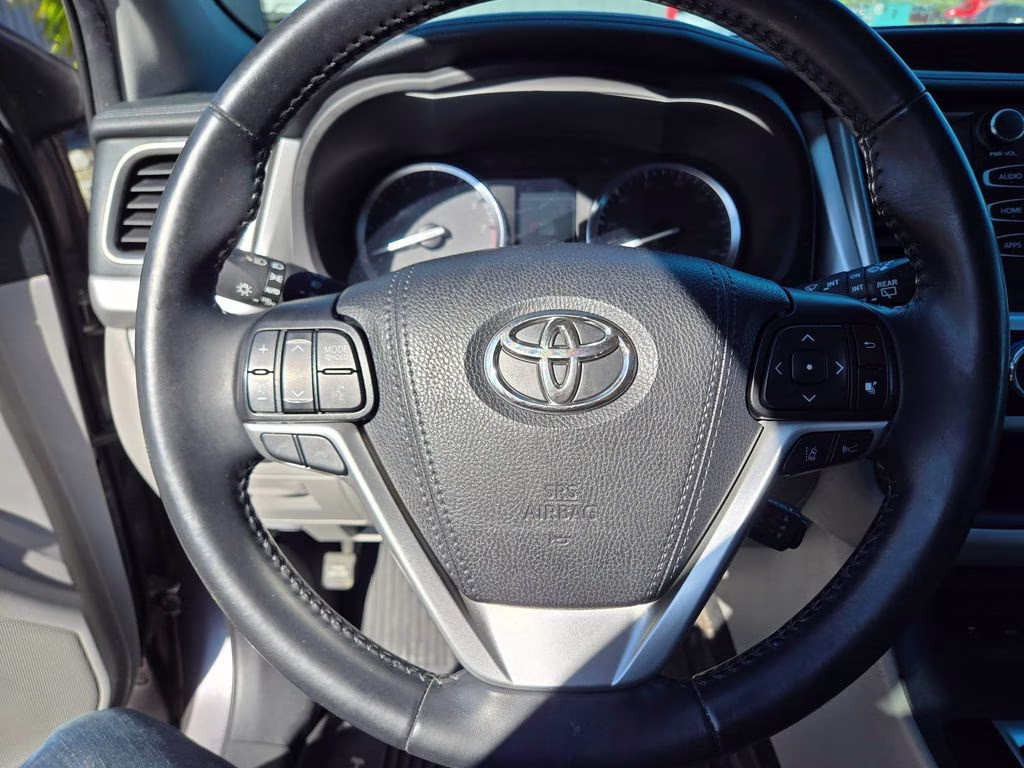 2019 Predawn Gray Mica Toyota Highlander XLE AWD SUV