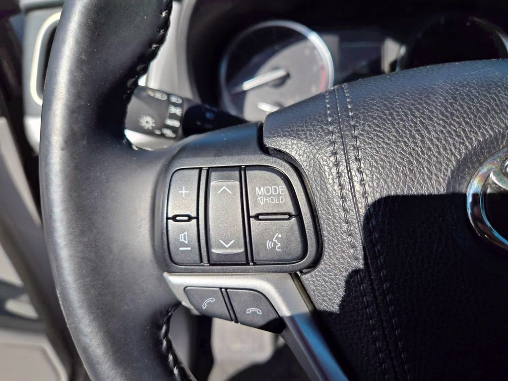 2019 Predawn Gray Mica Toyota Highlander XLE AWD SUV