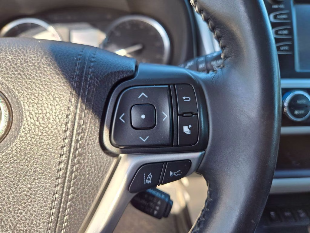 2019 Predawn Gray Mica Toyota Highlander XLE AWD SUV