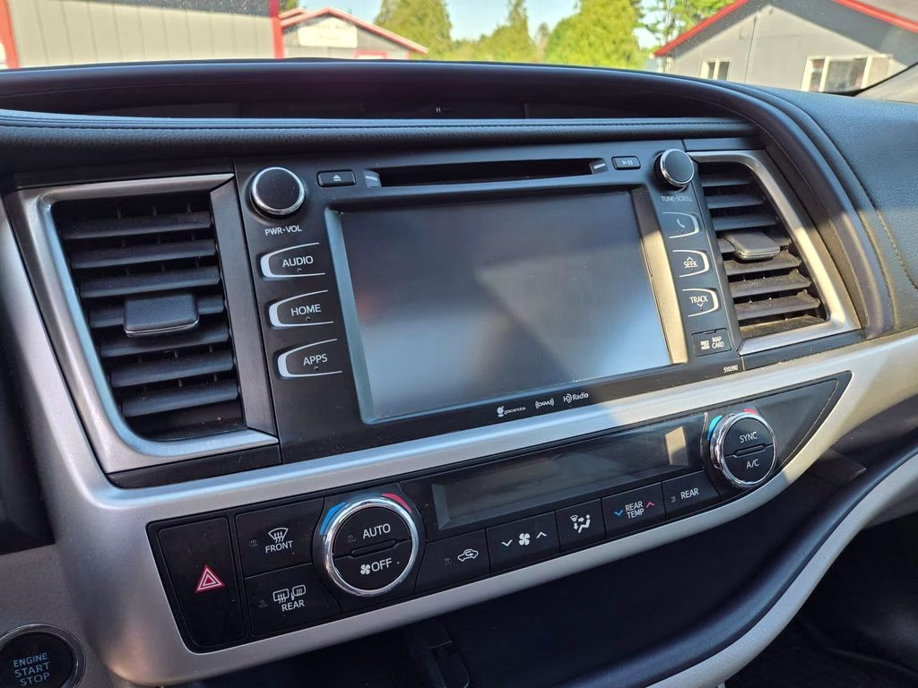 2019 Predawn Gray Mica Toyota Highlander XLE AWD SUV