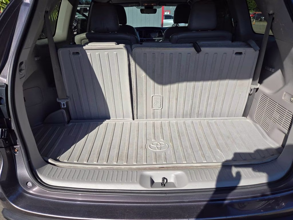 2019 Predawn Gray Mica Toyota Highlander XLE AWD SUV