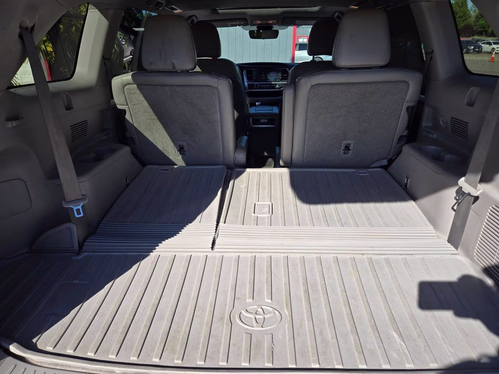 2019 Predawn Gray Mica Toyota Highlander XLE AWD SUV
