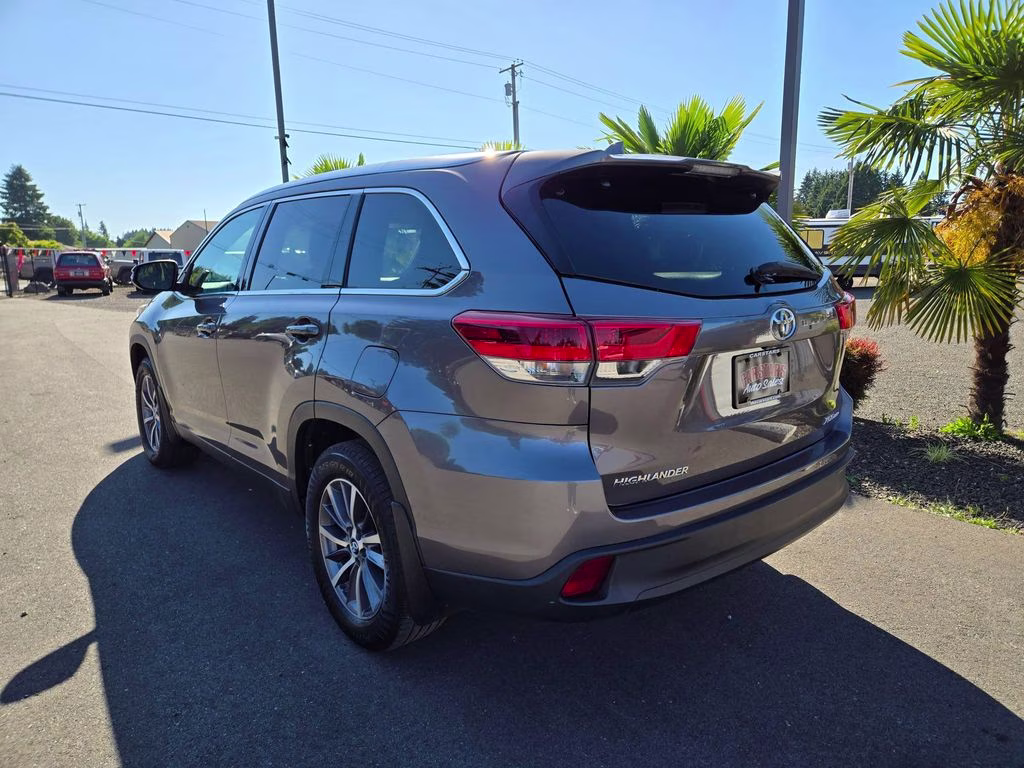 2019 Predawn Gray Mica Toyota Highlander XLE AWD SUV