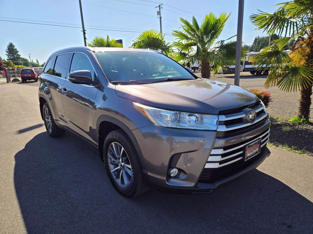 2019 Predawn Gray Mica Toyota Highlander XLE AWD SUV