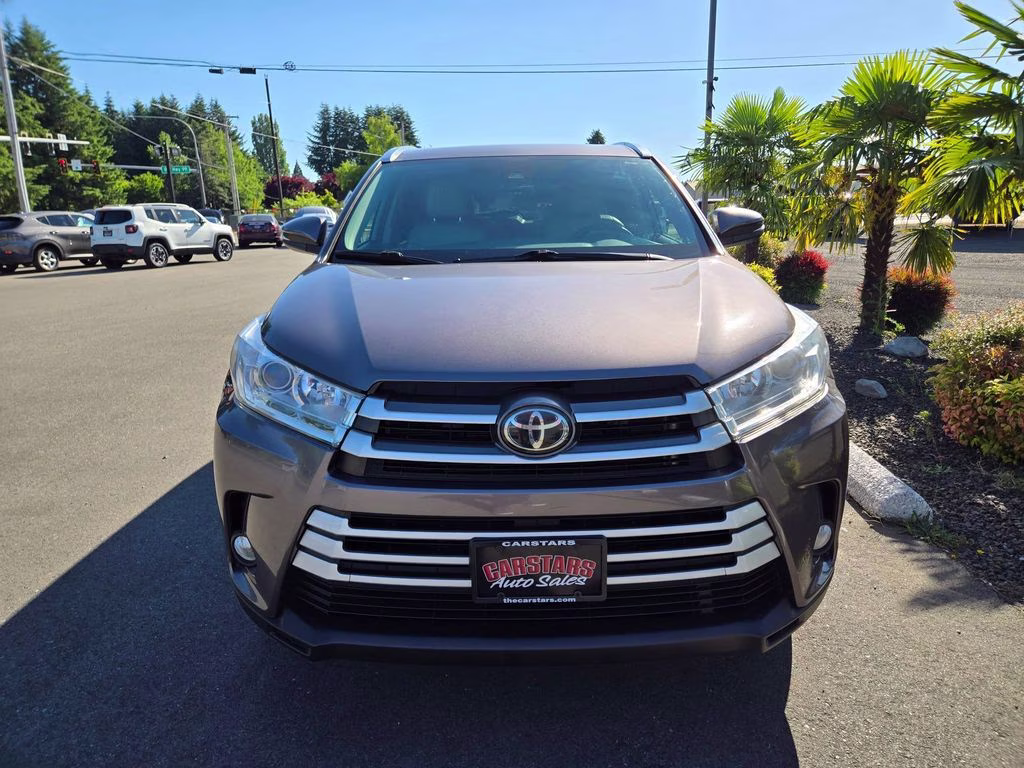 2019 Predawn Gray Mica Toyota Highlander XLE AWD SUV