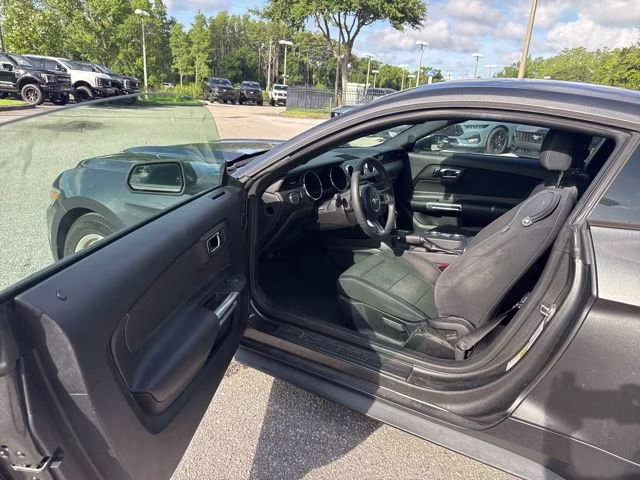 2017 Magnetic Metallic Ford Mustang V6 RWD Coupe