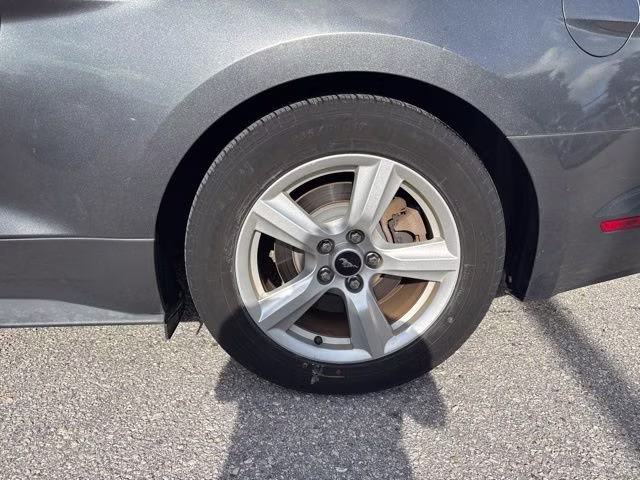 2017 Magnetic Metallic Ford Mustang V6 RWD Coupe