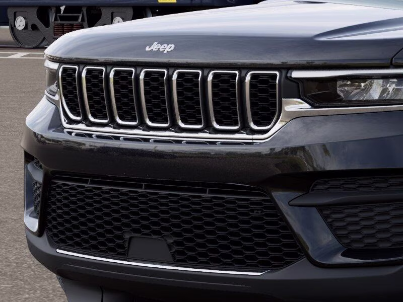 2026 Diamond Black Crystal Pearl Coat Jeep Grand Cherokee Grand Cherokee Laredo 4x4 4X4 SUV