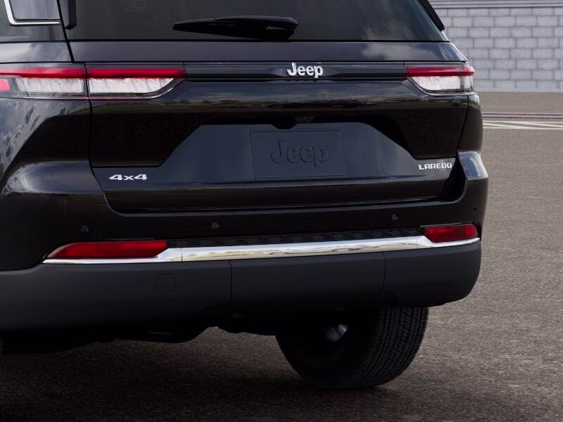 2026 Diamond Black Crystal Pearl Coat Jeep Grand Cherokee Grand Cherokee Laredo 4x4 4X4 SUV