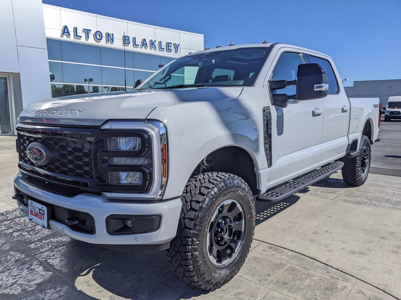 2026 Avalanche Gray Ford Super Duty F-250 SRW LARIAT 4X4 Truck