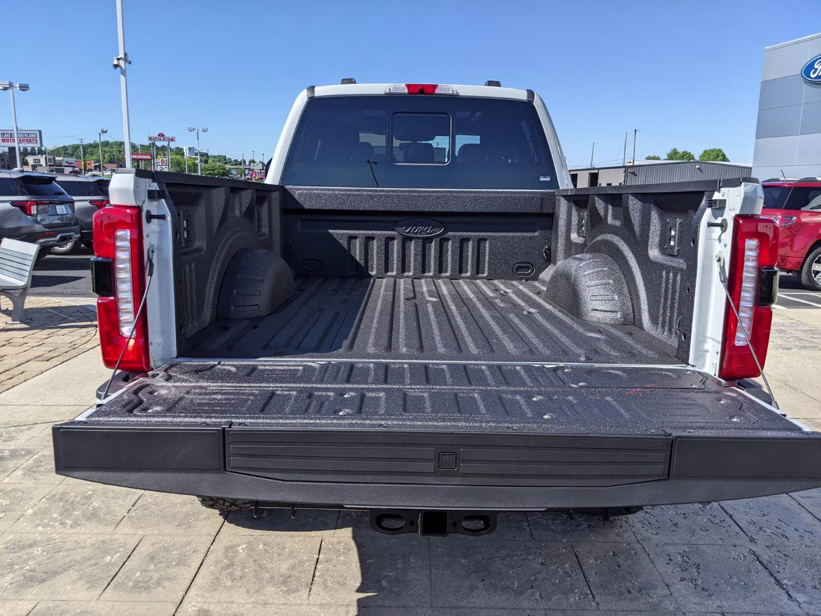 2026 Avalanche Gray Ford Super Duty F-250 SRW LARIAT 4X4 Truck