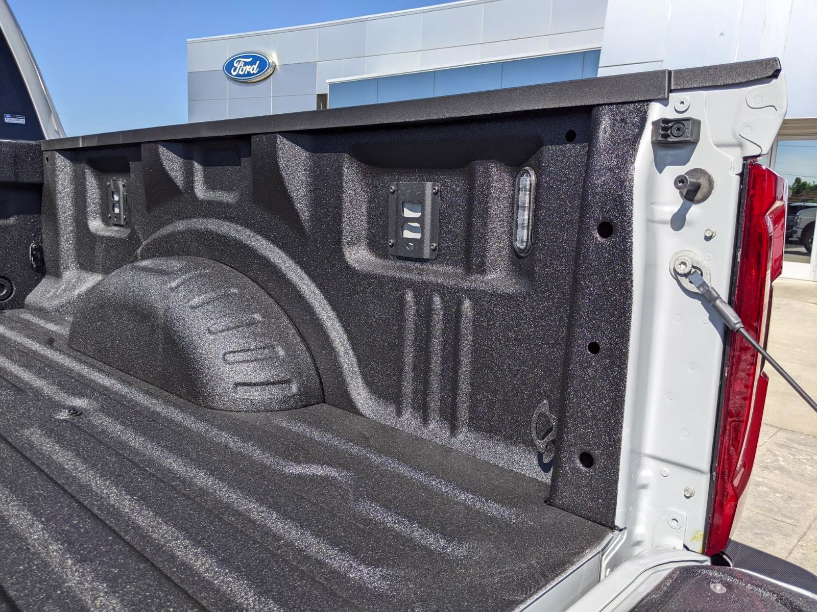 2026 Avalanche Gray Ford Super Duty F-250 SRW LARIAT 4X4 Truck
