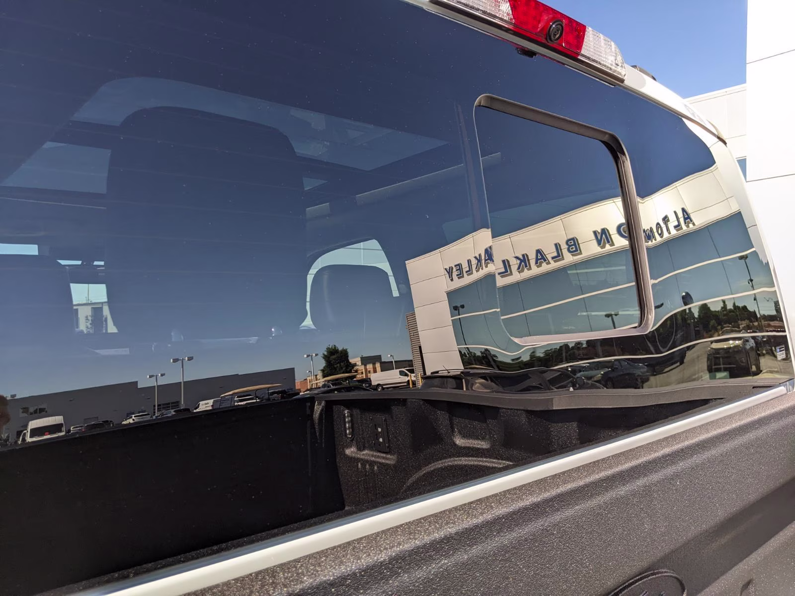 2026 Avalanche Gray Ford Super Duty F-250 SRW LARIAT 4X4 Truck