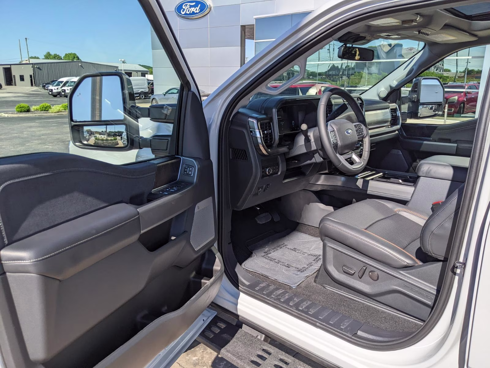 2026 Avalanche Gray Ford Super Duty F-250 SRW LARIAT 4X4 Truck