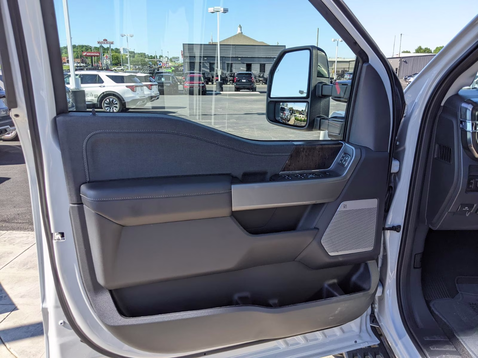 2026 Avalanche Gray Ford Super Duty F-250 SRW LARIAT 4X4 Truck