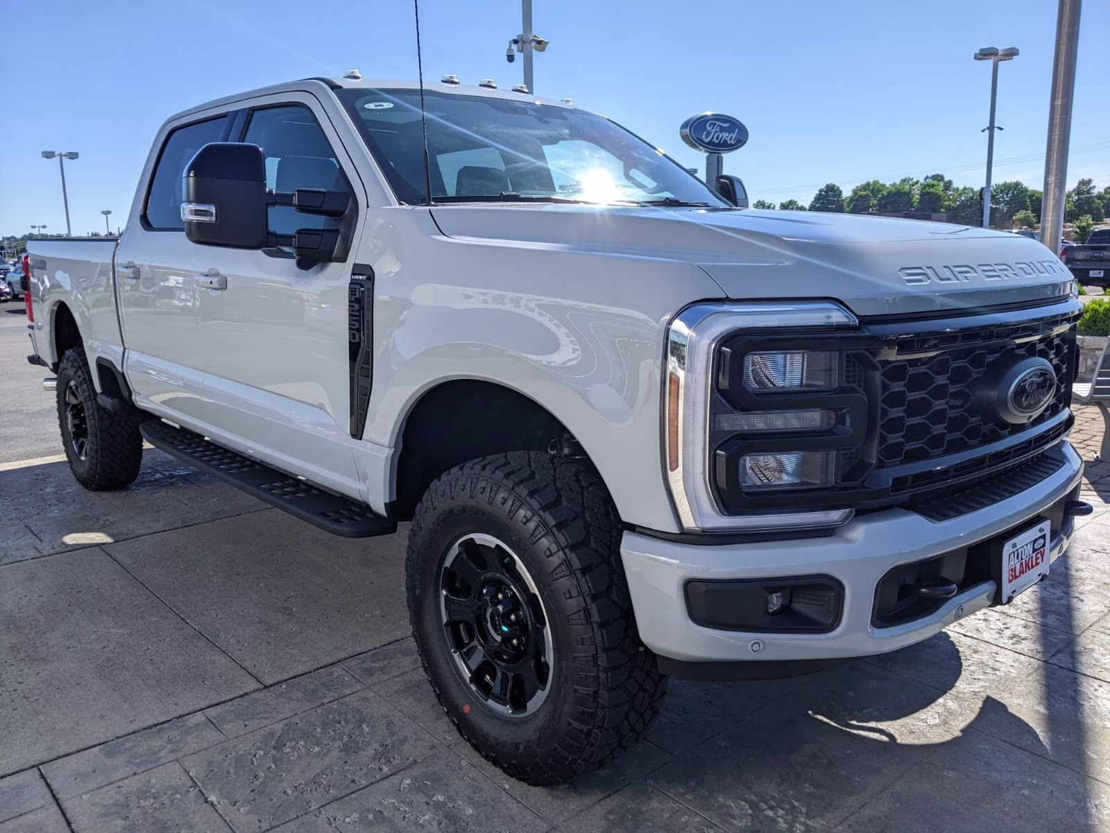 2026 Avalanche Gray Ford Super Duty F-250 SRW LARIAT 4X4 Truck