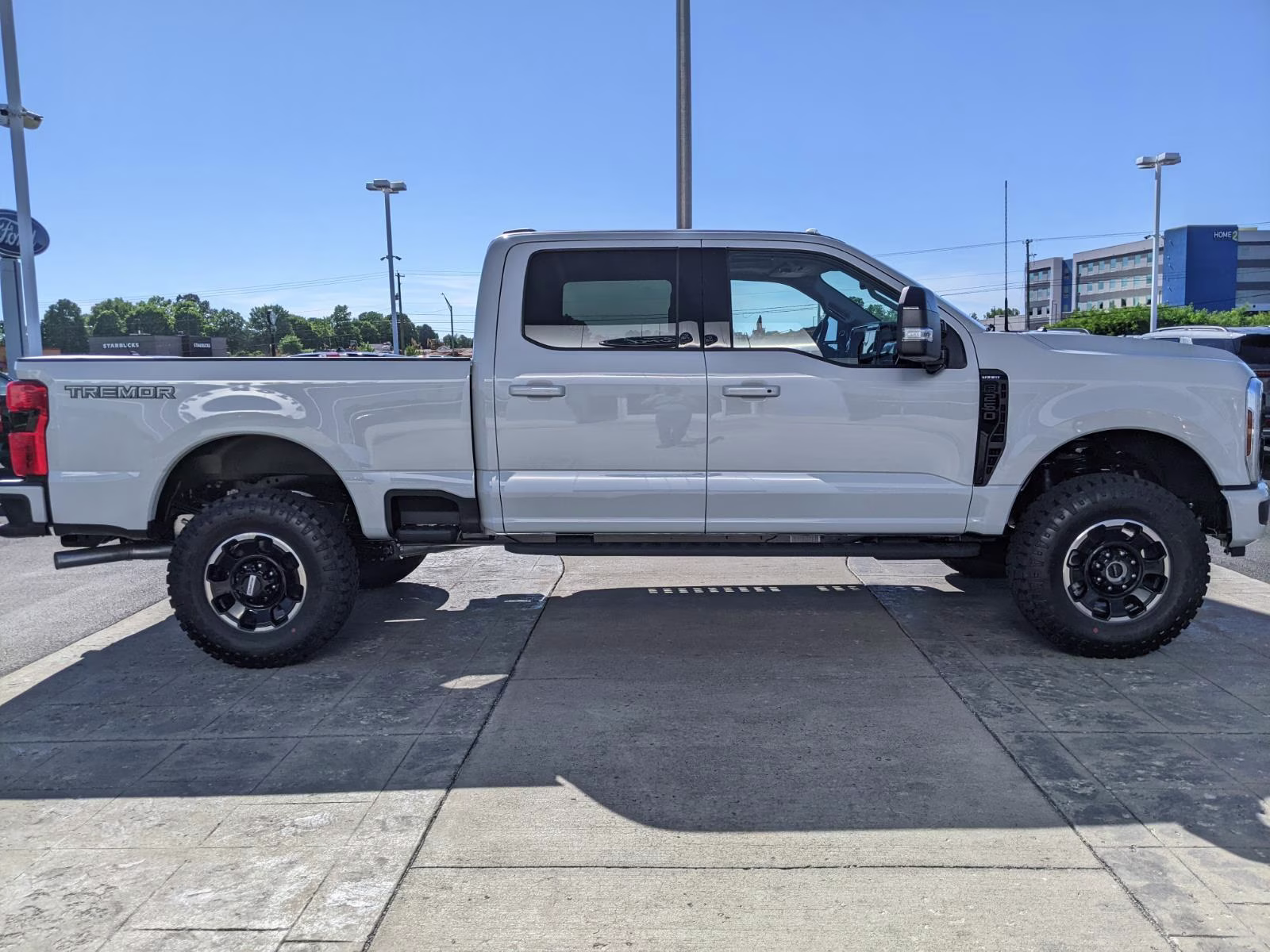 2026 Avalanche Gray Ford Super Duty F-250 SRW LARIAT 4X4 Truck