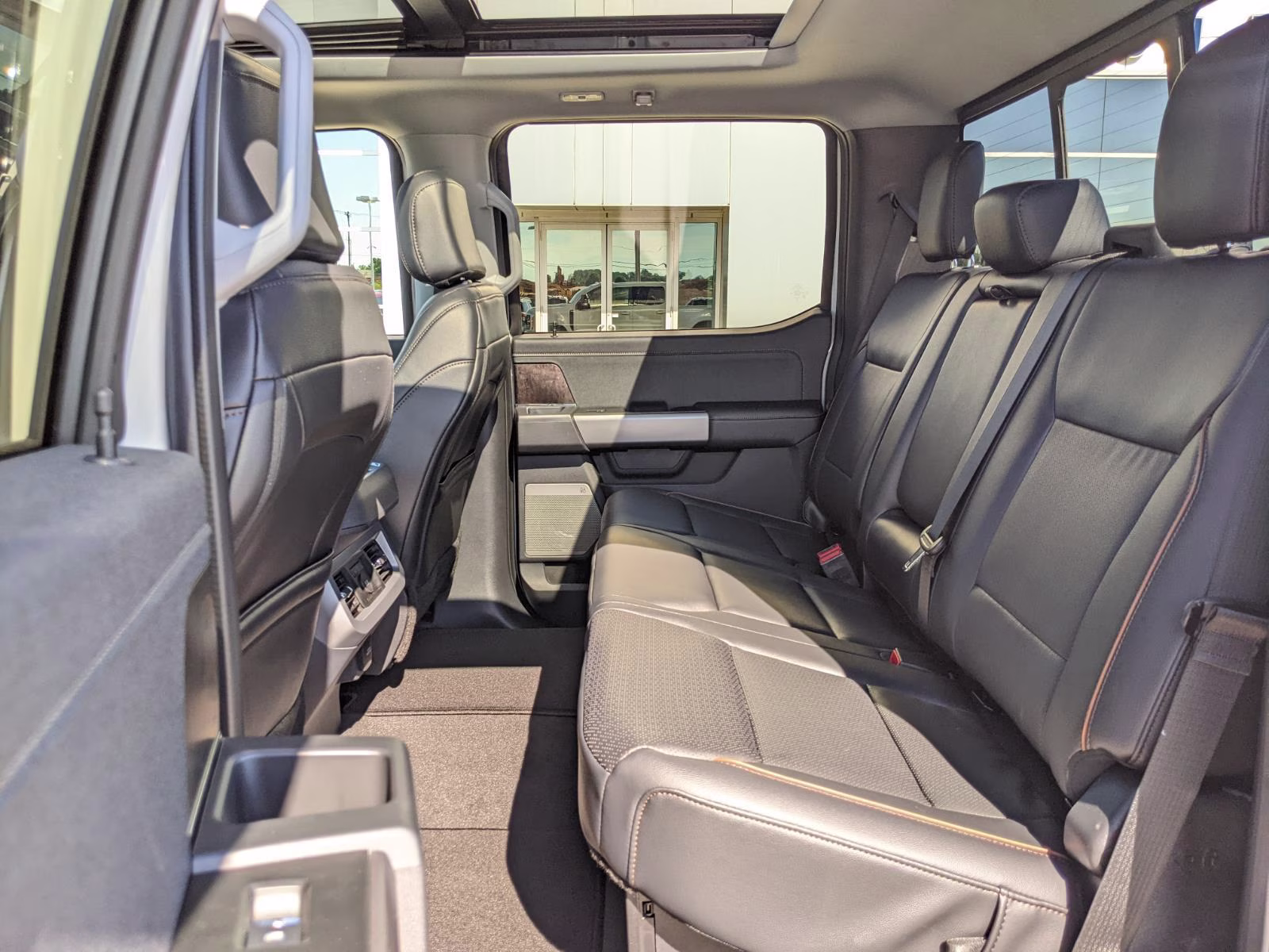 2026 Avalanche Gray Ford Super Duty F-250 SRW LARIAT 4X4 Truck