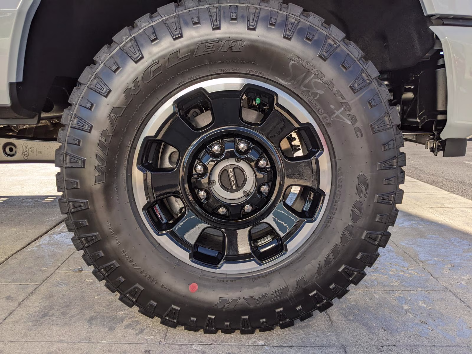 2026 Avalanche Gray Ford Super Duty F-250 SRW LARIAT 4X4 Truck