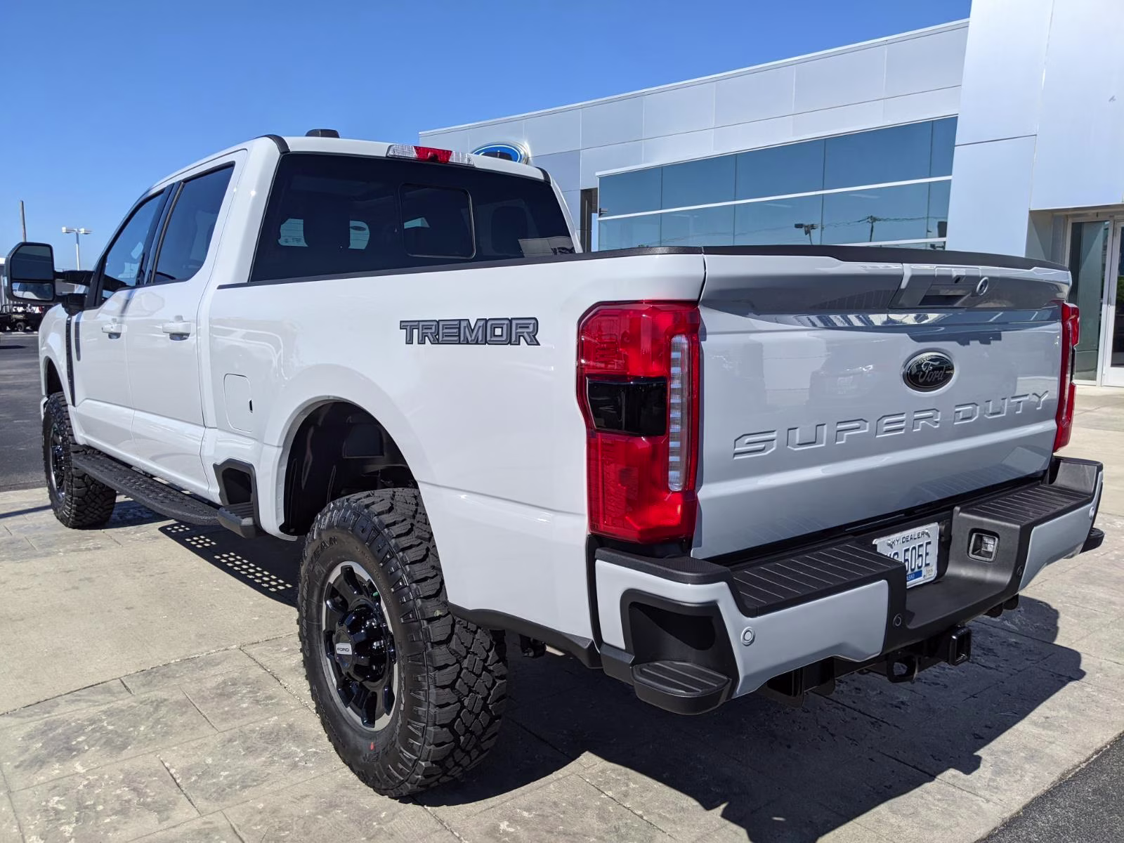 2026 Avalanche Gray Ford Super Duty F-250 SRW LARIAT 4X4 Truck
