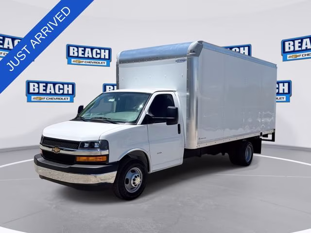 2026 Summit White Chevrolet Express Cutaway 3500 1WT RWD Long Wheelbase