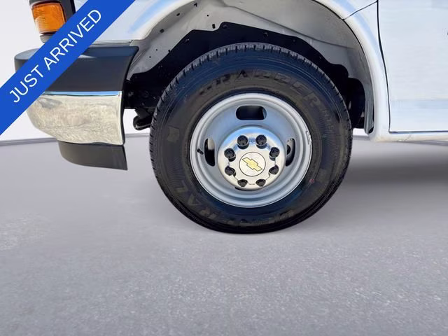 2026 Summit White Chevrolet Express Cutaway 3500 1WT RWD Long Wheelbase