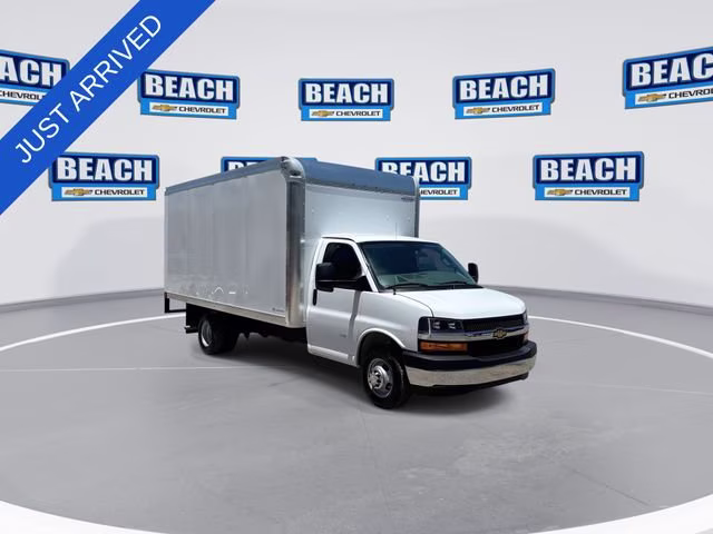 2026 Summit White Chevrolet Express Cutaway 3500 1WT RWD Long Wheelbase
