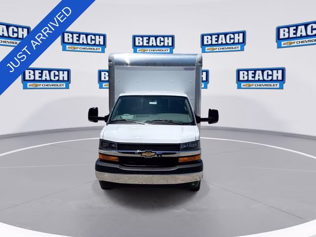 2026 Summit White Chevrolet Express Cutaway 3500 1WT RWD Long Wheelbase