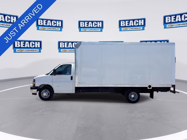 2026 Summit White Chevrolet Express Cutaway 3500 1WT RWD Long Wheelbase