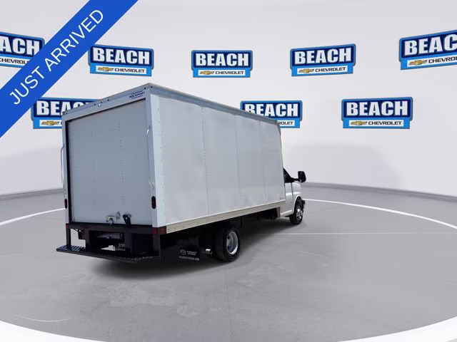 2026 Summit White Chevrolet Express Cutaway 3500 1WT RWD Long Wheelbase